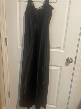 Victoria’s Secret luxurious Black Lace-& Satin Nightgown L 18 P2P 54S2H- Women
